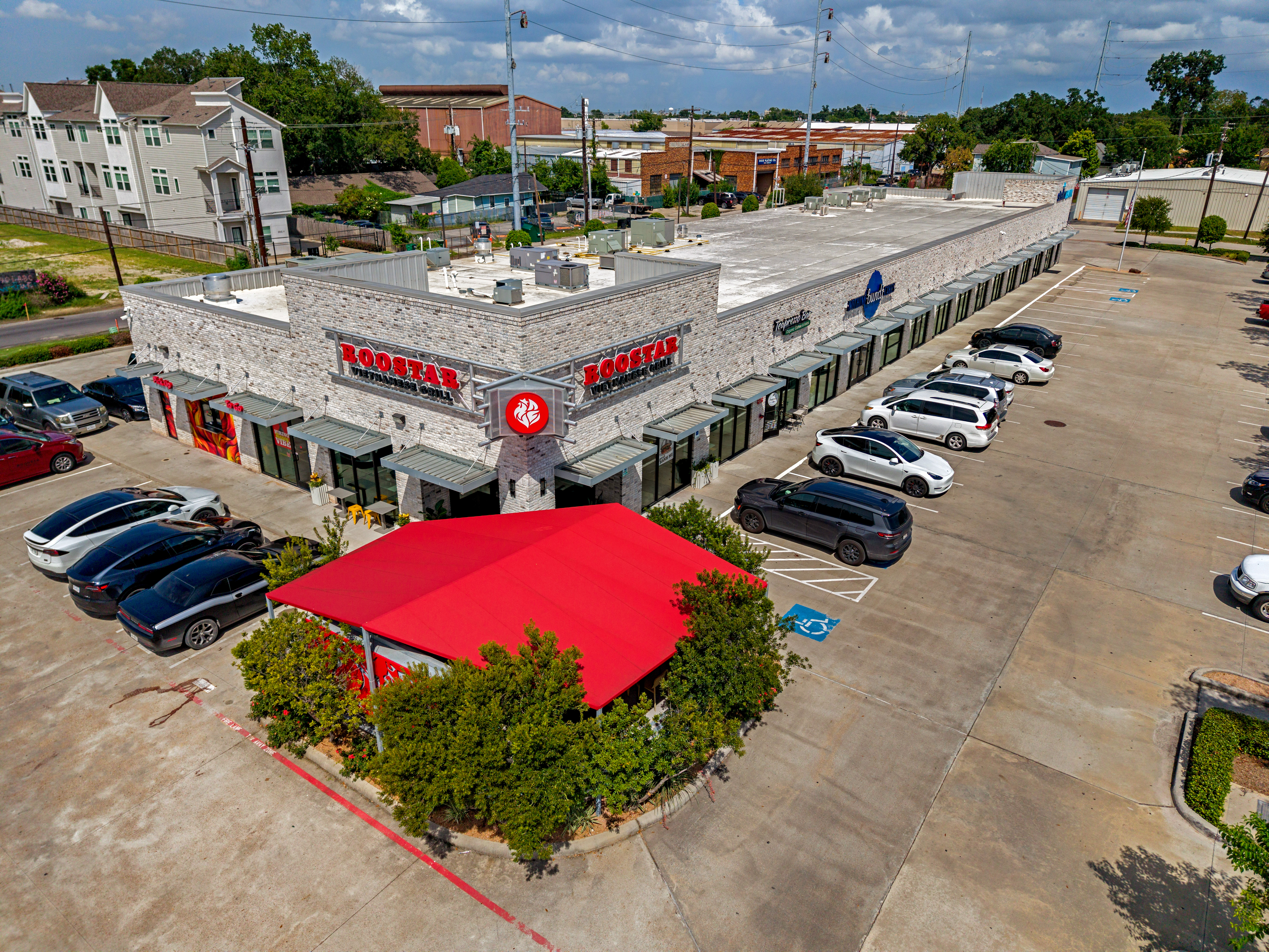 Aerial photograph of a Houston apartment complex parking garage