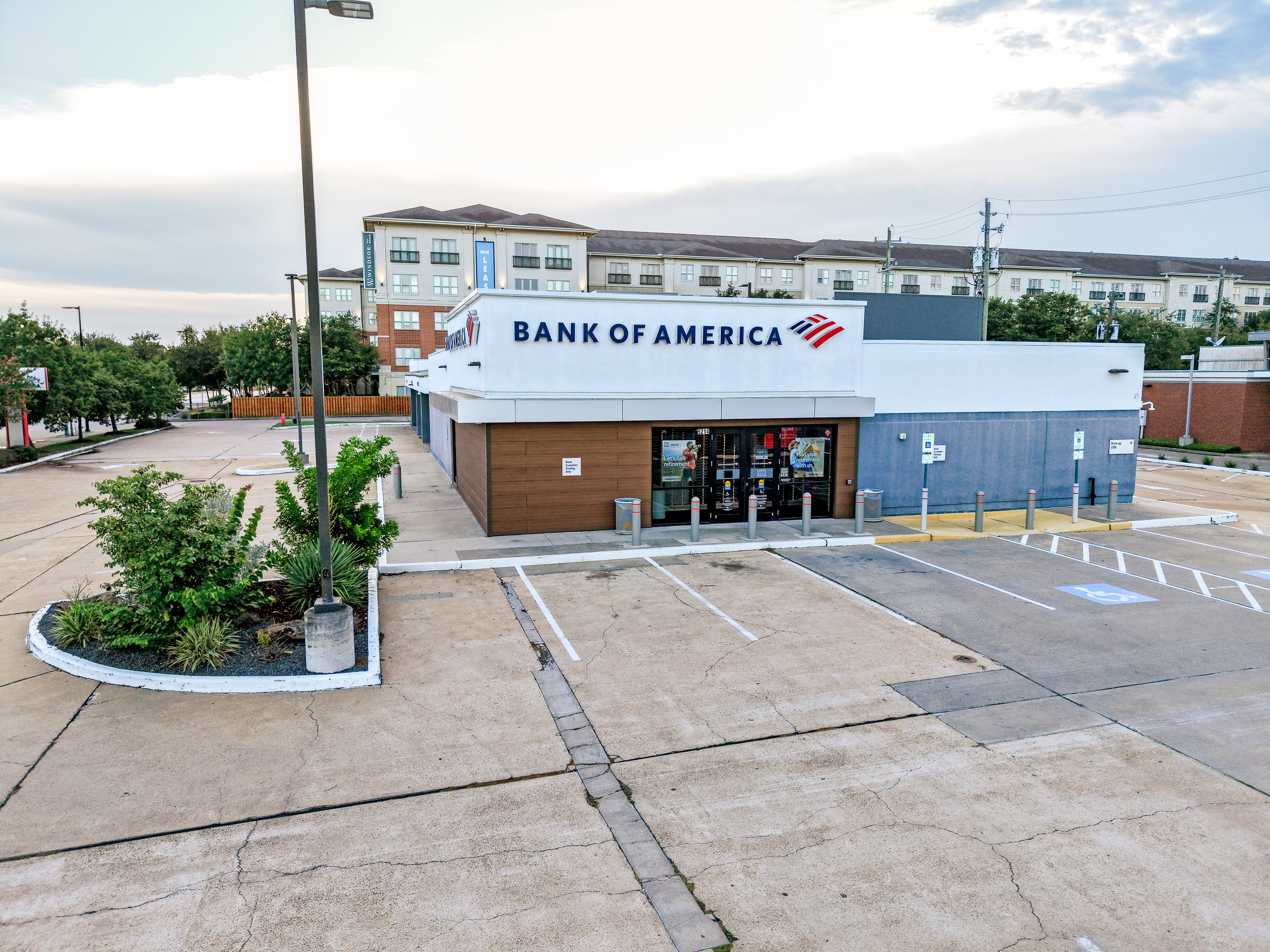 Aerial photograph of a Bank of America and Wells Fargo retail corner